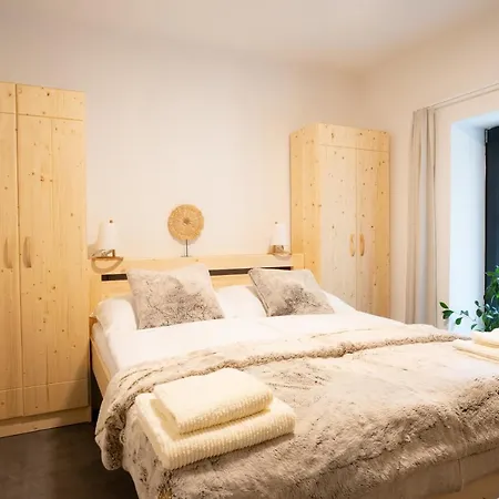Aparthotel None