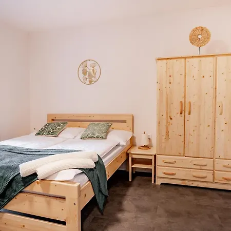 Aparthotel None *